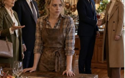 Mes parents ne m’ont pas invité à Thanksgiving parce que le riche petit-ami de ma sœur venait rencontrer la famille, et maman a dit que ma présence l’embarrasserait ; cinq jours plus tard, ils ont sonné à ma porte furieux, et dès que ce petit-ami m’a vu, tout a changé.