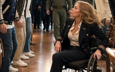 **Des étudiants brutalisèrent une femme en fauteuil roulant au Liberty Grill — puis ses médailles de pilote de F-16 tombèrent au sol et trente-cinq pilotes de l’armée de l’air firent irruption…**