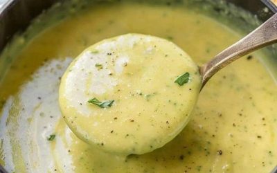 Soupe crémeuse de courgettes à l’ail, idéale pour perdre du poids