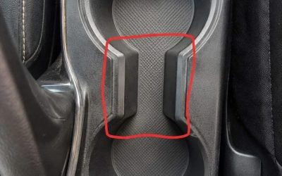 À quoi sert cet étrange espace entre les porte-gobelets de voiture ?….
