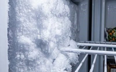 L’astuce ingénieuse pour dégivrer un congélateur : la glace disparaît sans avoir à le débrancher. Voir plus dans le premier commentaire